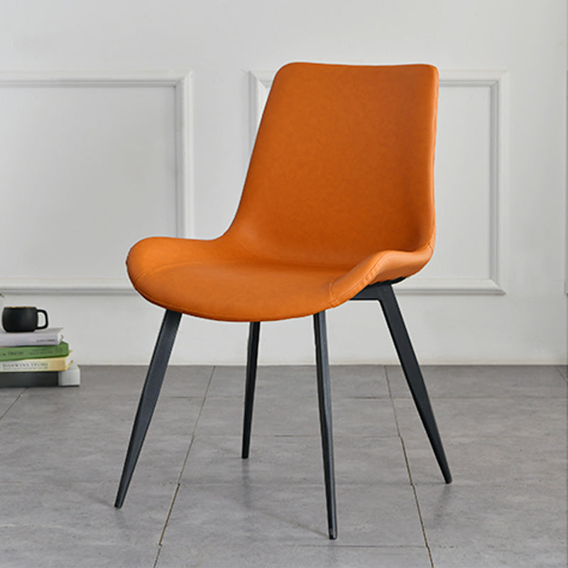 Chaises de salle à manger en simili cuir style contemporain avec 4 pieds finition noire, chaises sans accoudoirs