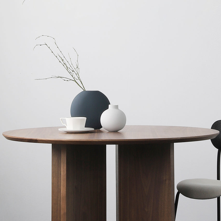 Contemporary Round Dining Table Pine Solid Wood Furniture for Dining Room