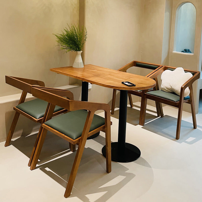 Round Casual Dining Table Wood Color Fixed Table of Pinewood Solid Wood