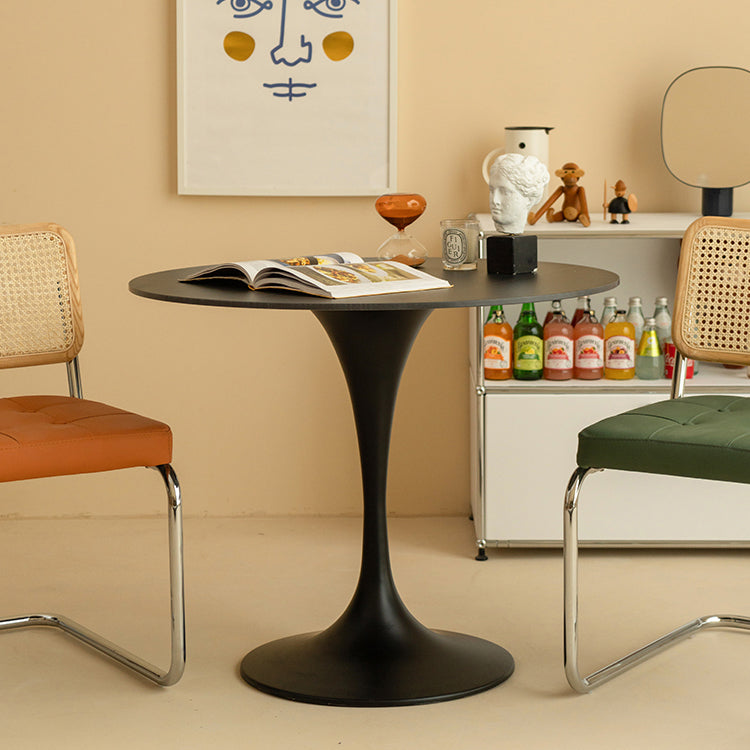 Eigentijdse eettafel van gesinterd steen met ronde vorm, keukeneettafel met tulponderstel