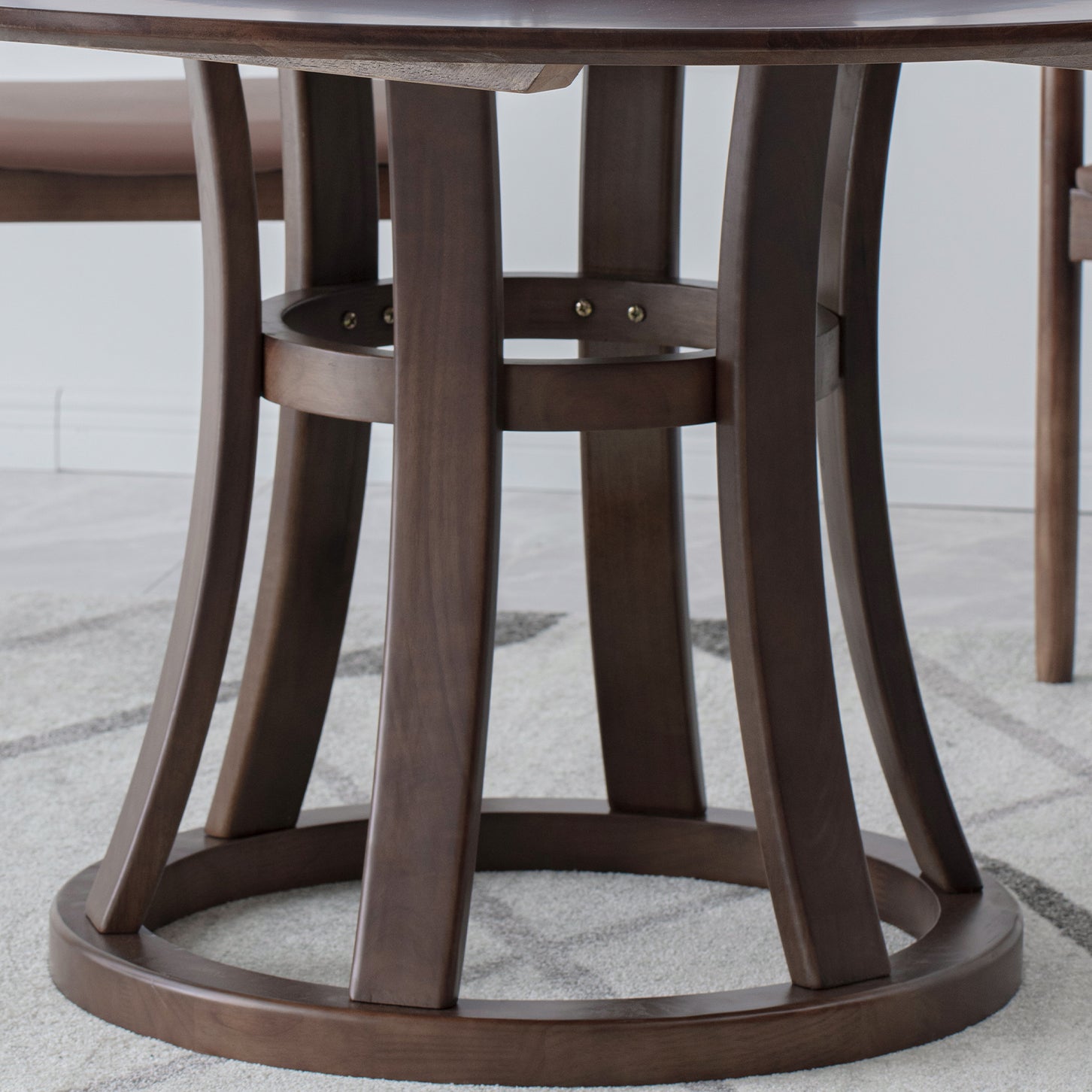 Modern Style Home Solid Wood Dining Table Round Shape Table with Single Pedestal