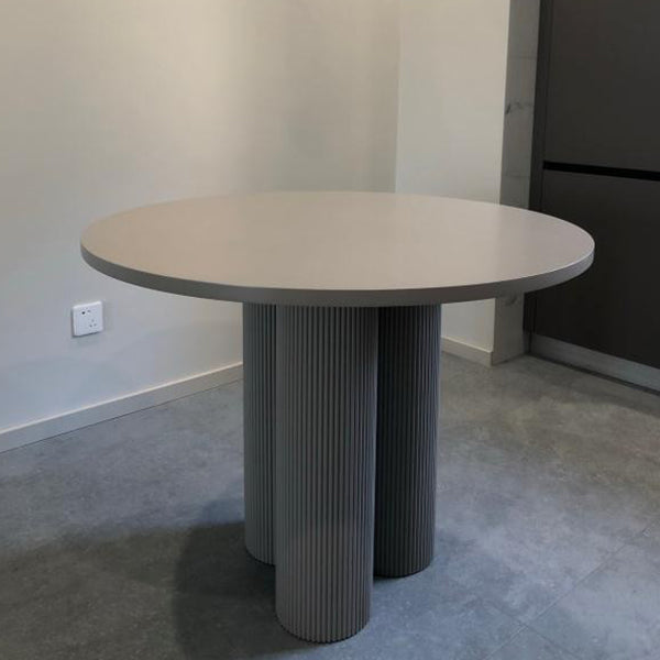 Modern Solid Wood Kitchen Dining Table Round Shape Standard Dining Table with 3 Legs Base