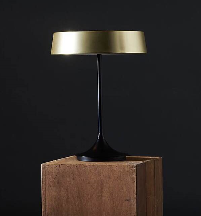 Lampada da tavolo a forma di tamburo in metallo stile minimalista LED per camera da letto e lampada da notte
