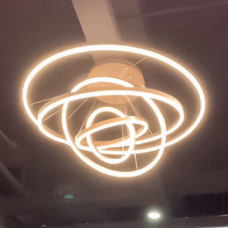 Lampada appesa a soffitto multistrato creativo con tonalità metallica per salotto