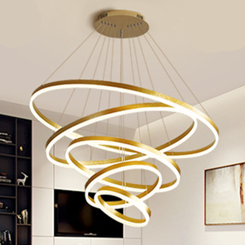 Lampada appesa a soffitto multistrato creativo con tonalità metallica per salotto