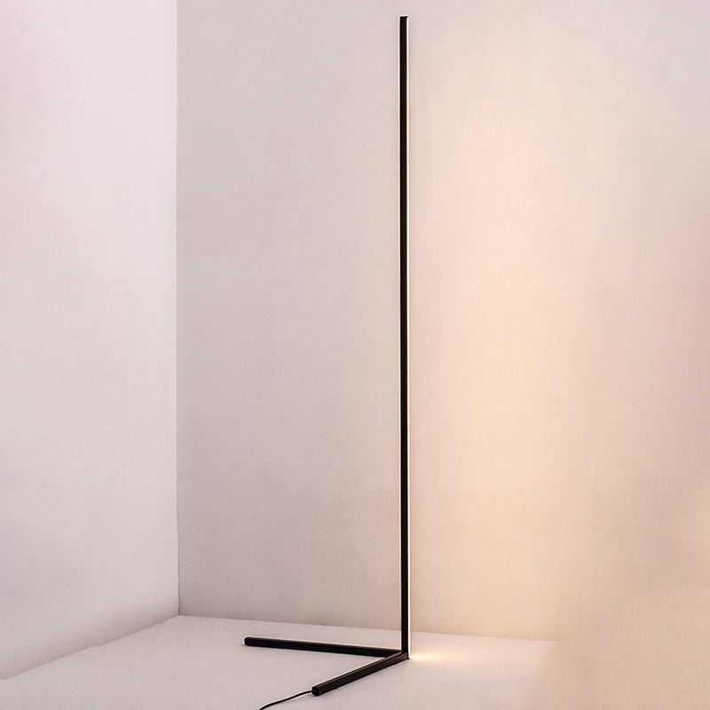 Richtige LED -Bodenbeleuchtung Nordischer Metall -Wohnzimmer Ecklampe Metallstil
