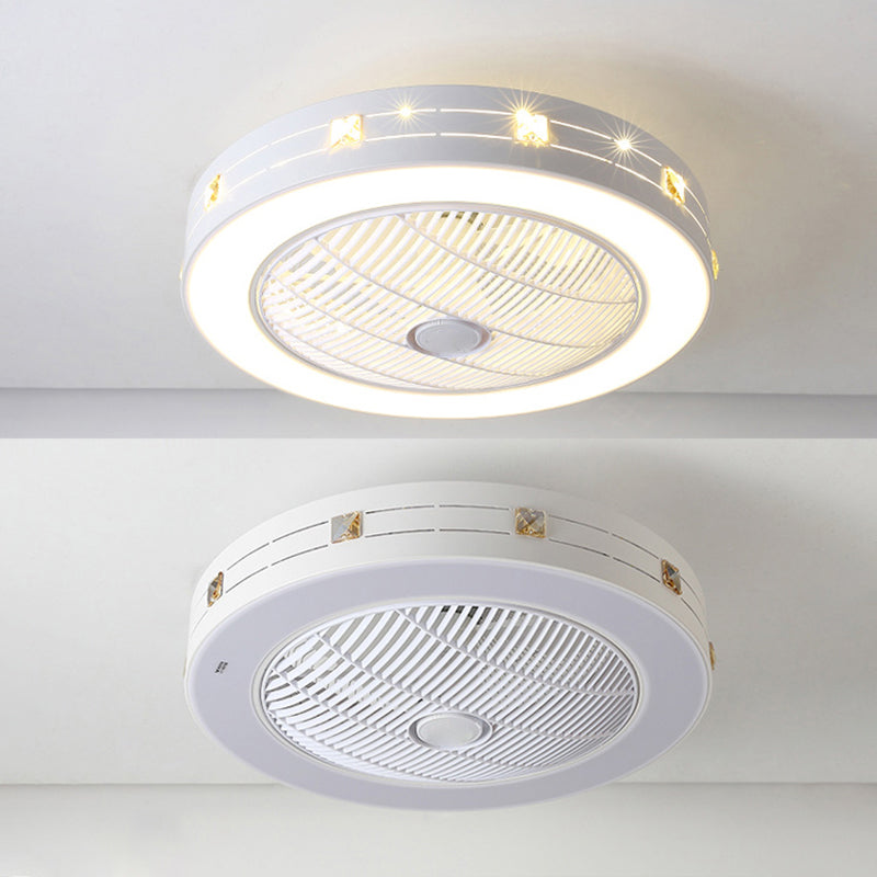 Weiß ausgehöhlter Deckenventilator Nordic Metal LED Runde Halbblüzlicht für Schlafzimmer