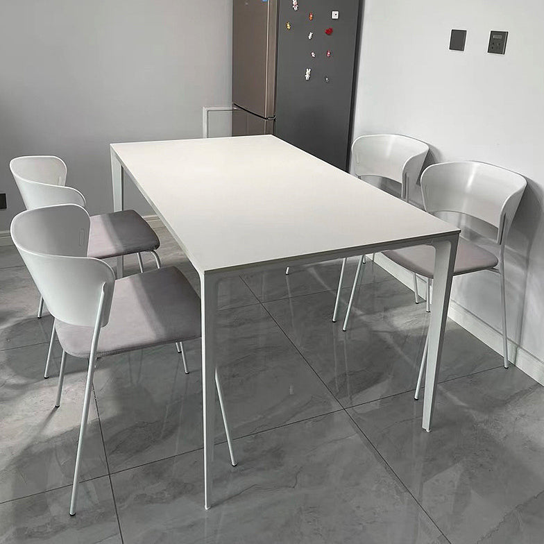 Zeitgenössischer Stil zu Hause gesinterte Stein Esstisch Rechteck Form Tisch mit metallischer Basis
