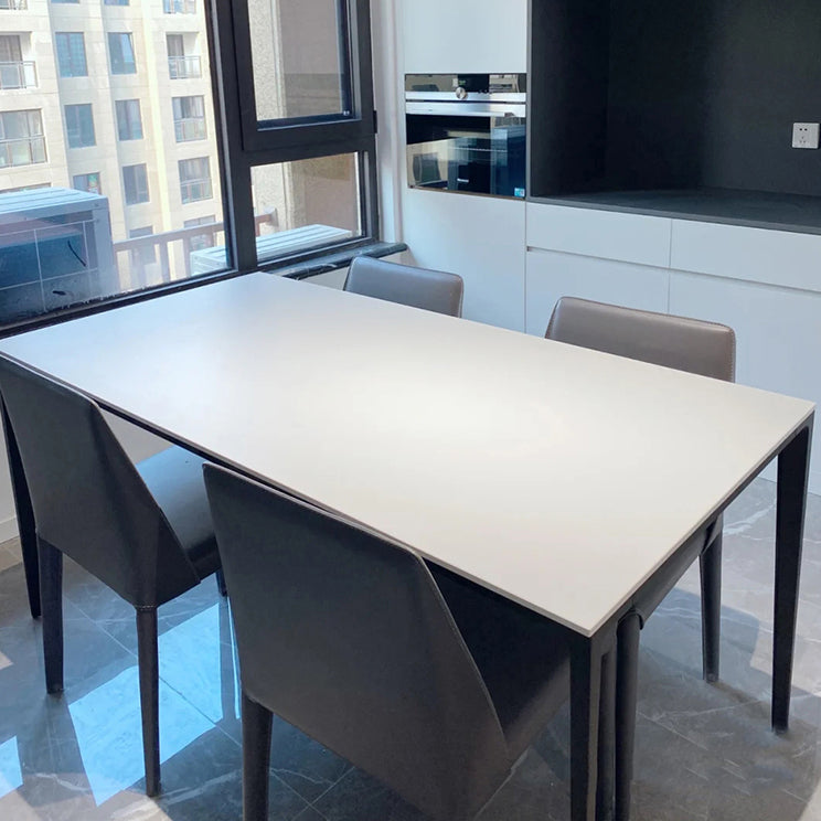 Zeitgenössischer Stil zu Hause gesinterte Stein Esstisch Rechteck Form Tisch mit metallischer Basis