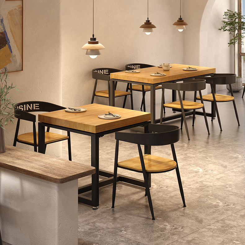 Mesa de comedor de madera maciza de estilo industrial Mesa cuadrada marrón con base de metal para comedor