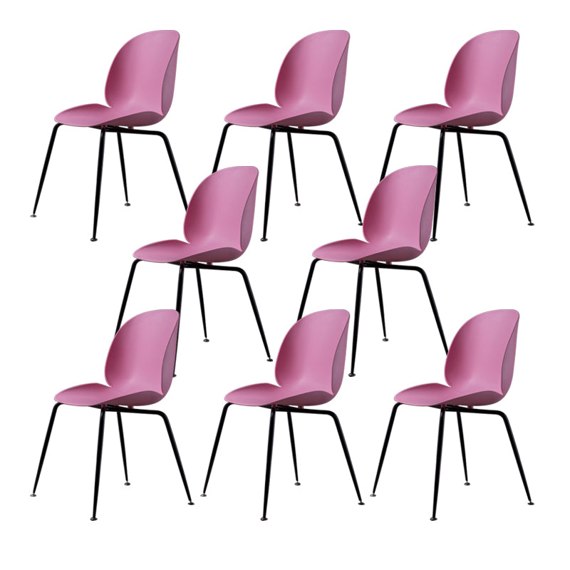 Silla lateral escandinava casera silla de comedor de plástico con patas negras