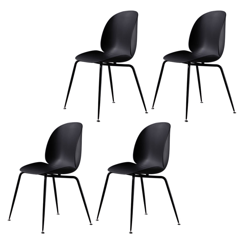 Silla lateral escandinava casera silla de comedor de plástico con patas negras