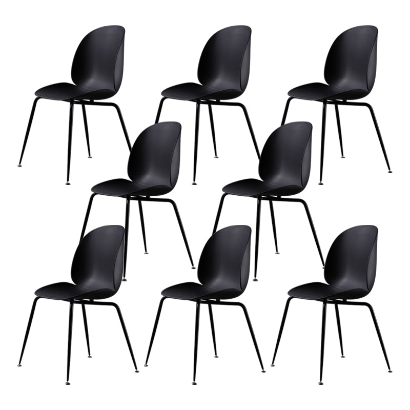 Silla lateral escandinava casera silla de comedor de plástico con patas negras