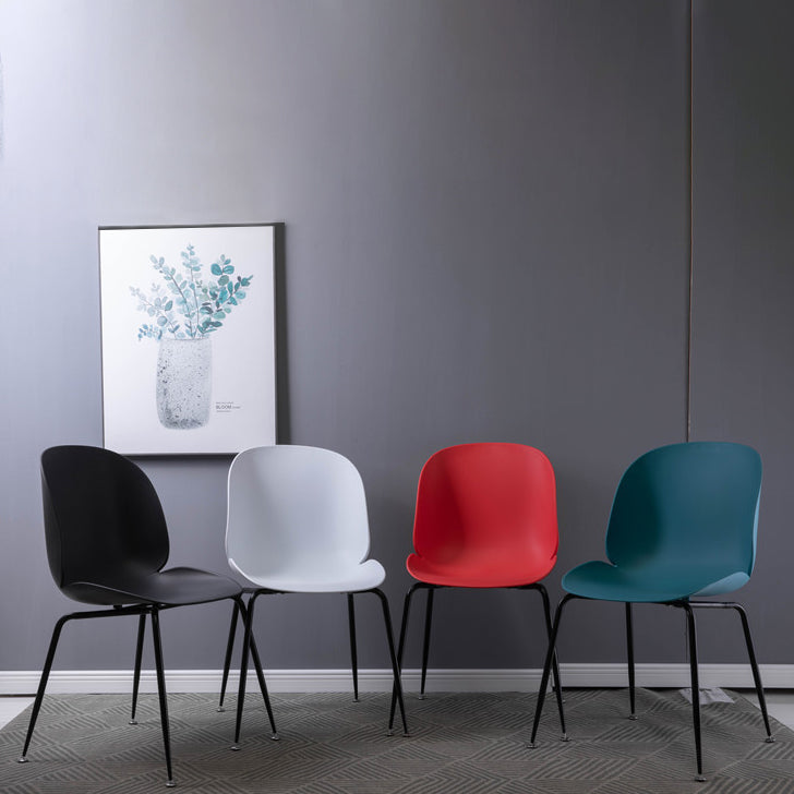 Accueil Chaise latéral scandinave Wingback Plastic Dining Room Danding avec pattes noires