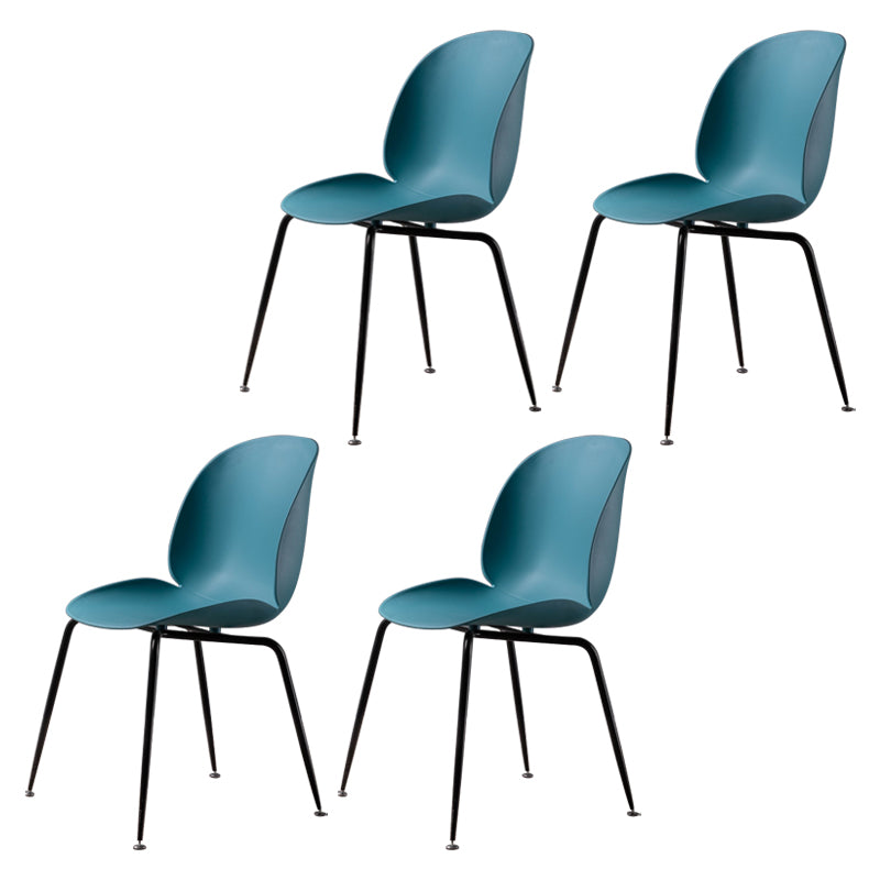 Silla lateral escandinava casera silla de comedor de plástico con patas negras