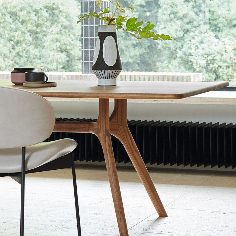 Rectangle 4 Legs Casual Dining Table Wood Color Fixed Table of Pinewood Solid Wood