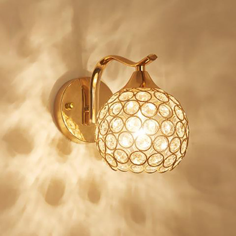 Lampada da parete in metallo in oro lampada da parete in cristallo postmoderno per camera da letto