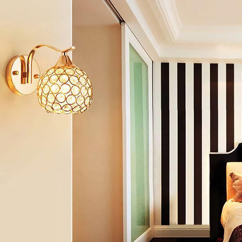 Lampada da parete in metallo in oro lampada da parete in cristallo postmoderno per camera da letto