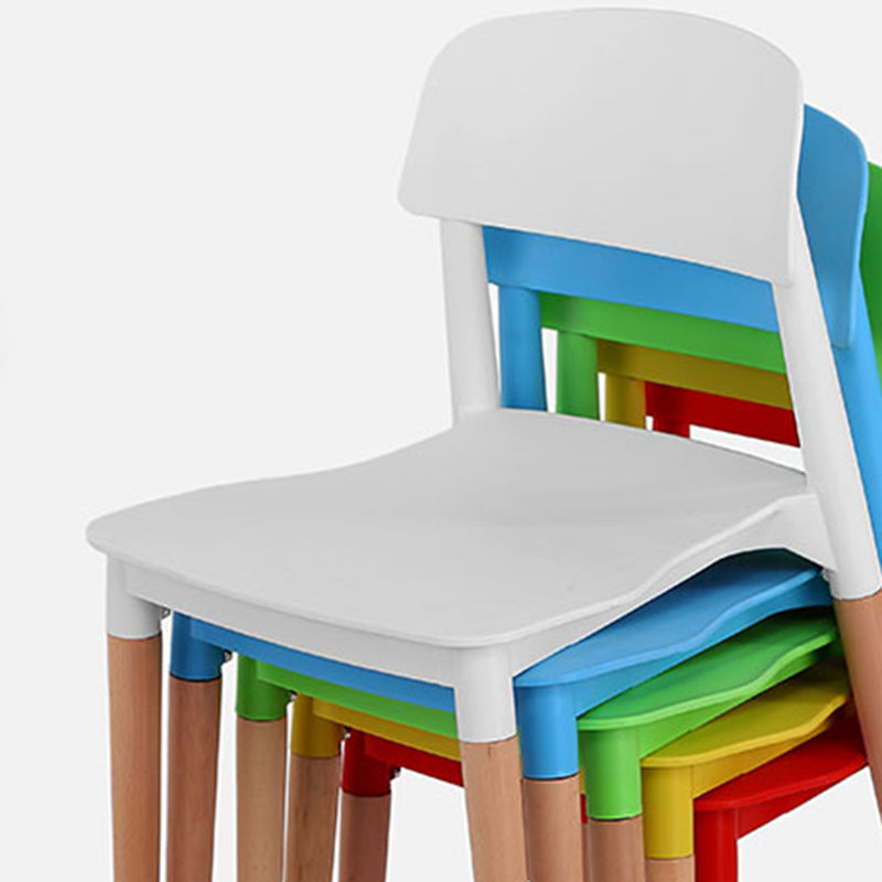 Chaises de salle à manger sans bras empilables en plastique ou ouverte la chaise latéral avec des cuisses de bois