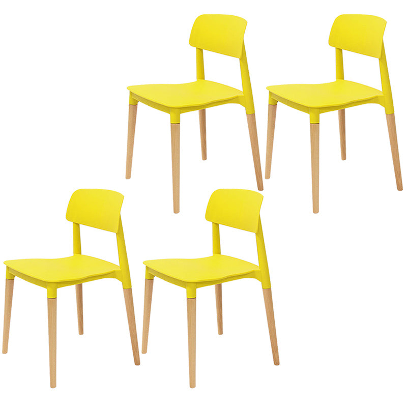 Chaises de salle à manger sans bras empilables en plastique ou ouverte la chaise latéral avec des cuisses de bois