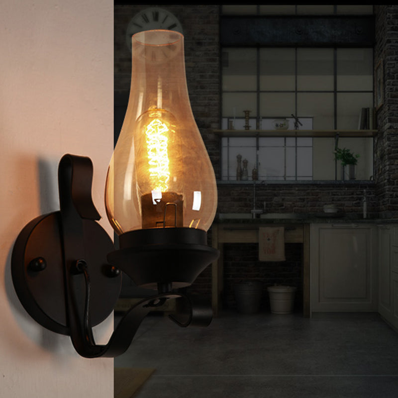 Industrielle Vintage Wandlampe Schmiedeeisen in der Innenwandlicht mit klarem Glasschatten