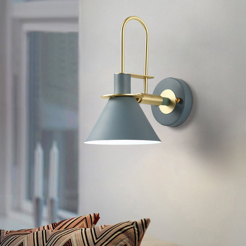 Modern Creative a parete singola creativa lampada da parete cono in ferro laccata per spazi interni