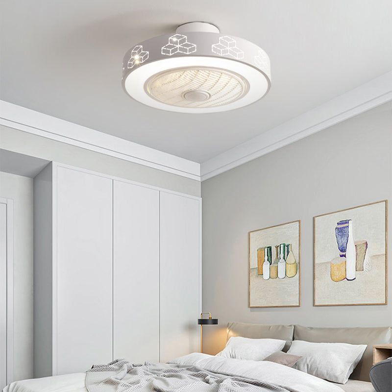 Trommelförmige Schlafzimmer Lüfterlampe Metall Nordic Style LED Semi Flush Deckenleuchte in Weiß