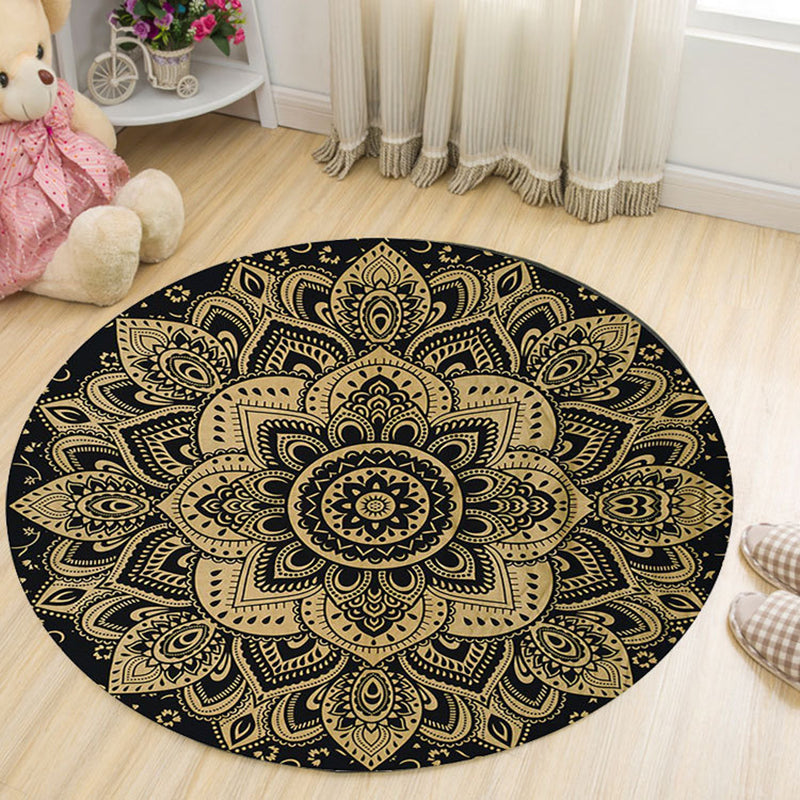 Black Casual Rug Polyester Graphic Rug Non-Slip Backing Rug for Living Room