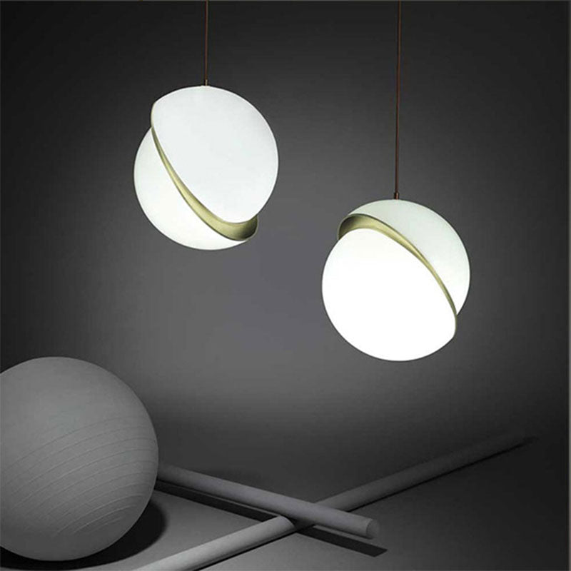 Luz de colgante de bola acrílica blanca Lámpara de suspensión de techo de una cabeza para dormitorio