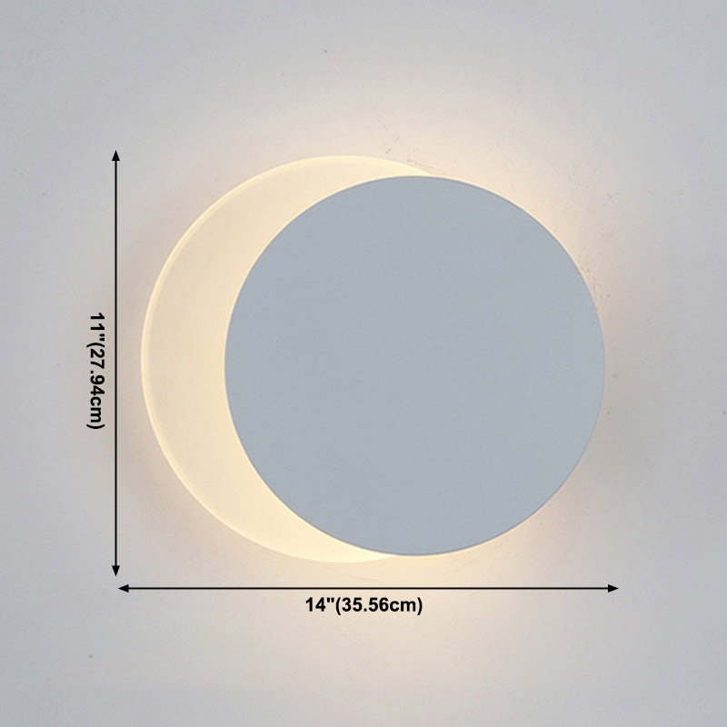 Schlafzimmer mit einer Kopfwand nach Metall postmoderne Wand montiertes Leuchte