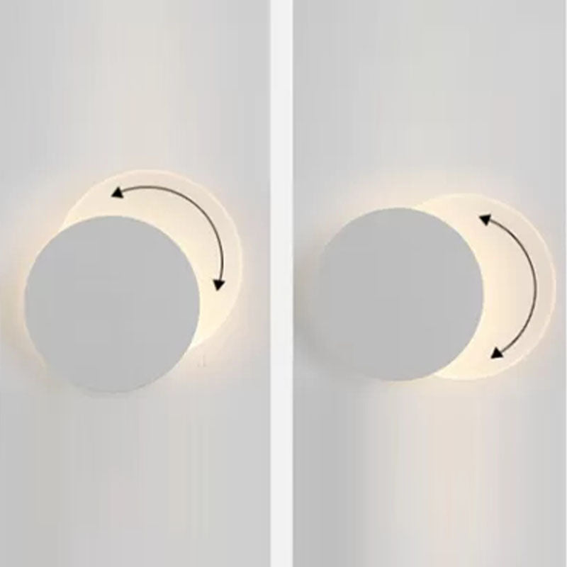 Schlafzimmer mit einer Kopfwand nach Metall postmoderne Wand montiertes Leuchte