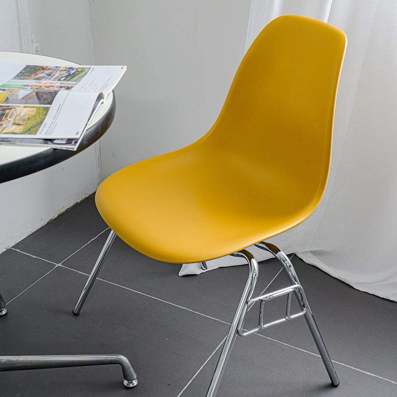 Minimalistische stijl vaste rug plastic stoel voor huisgebruik stapelbare armloze zijstoel