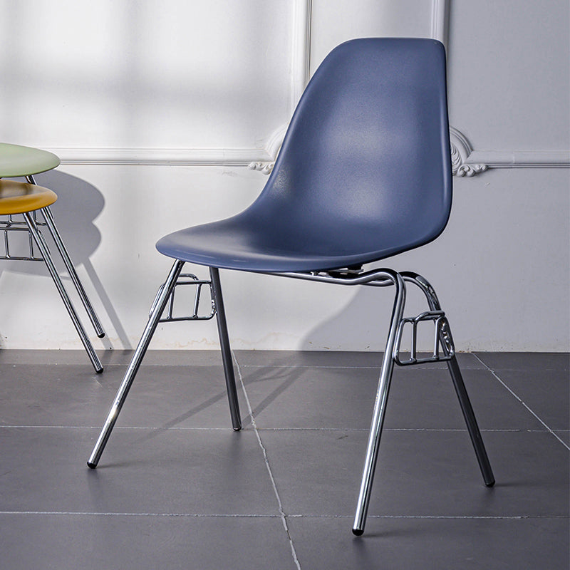 Minimalistische stijl vaste rug plastic stoel voor huisgebruik stapelbare armloze zijstoel