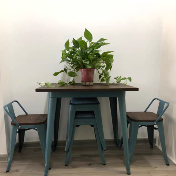 Mesa de comedor industrial de madera maciza Mesa marrón de 4 patas para comedor