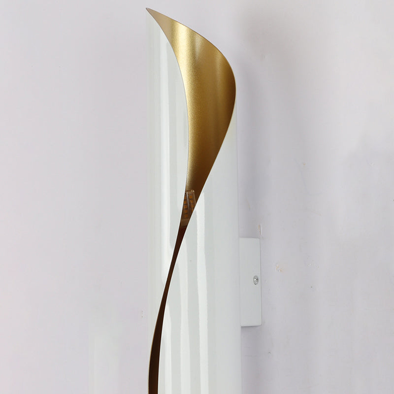 Lámpara de pared de retroiluminación de estilo de pared de metal de estilo posmoderno para el corredor de la noche