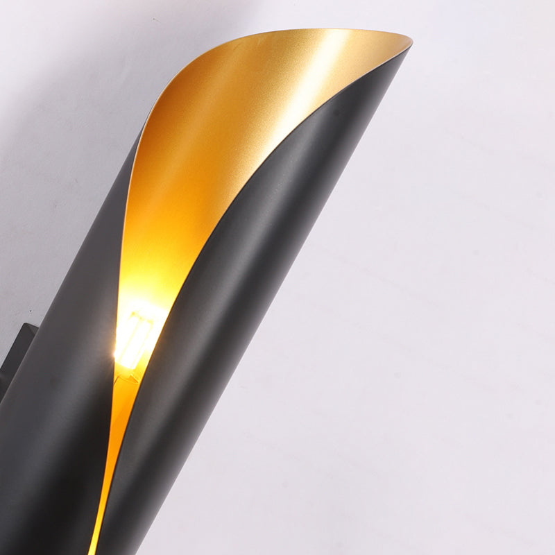 Lámpara de pared de retroiluminación de estilo de pared de metal de estilo posmoderno para el corredor de la noche