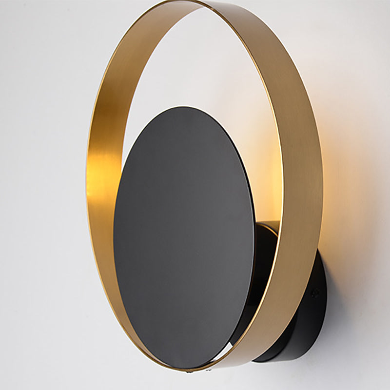 Luce di applique a parete rotonda post-moderna Luce a parete in metallo contratto per camera da letto