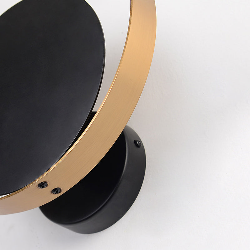 Luce di applique a parete rotonda post-moderna Luce a parete in metallo contratto per camera da letto