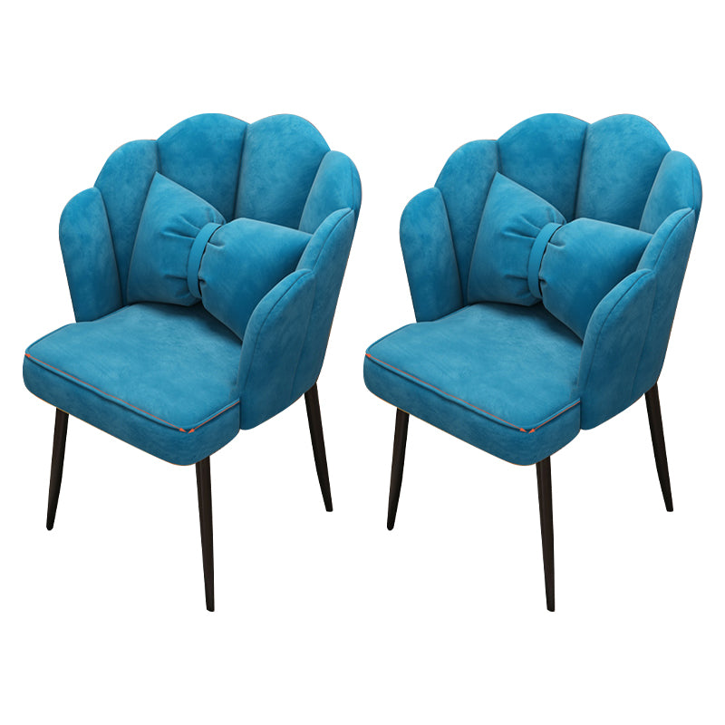 Chaise d'appoint contemporaine en métal, avec bras rembourrés, avec couronne et dossier supérieur