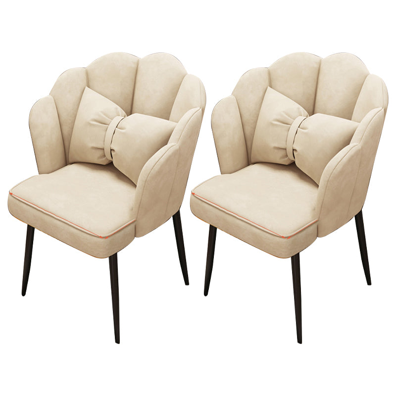 Chaise d'appoint contemporaine en métal, avec bras rembourrés, avec couronne et dossier supérieur