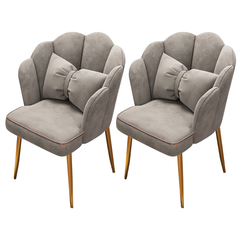 Chaise d'appoint contemporaine en métal, avec bras rembourrés, avec couronne et dossier supérieur