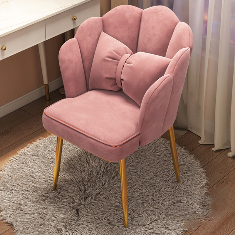 Chaise d'appoint contemporaine en métal, avec bras rembourrés, avec couronne et dossier supérieur