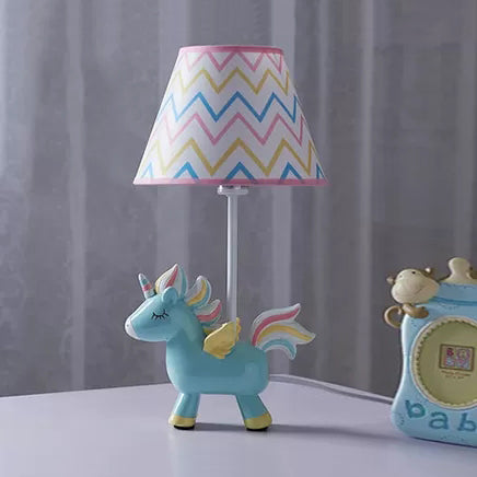 Conic Desk Light Modernes stilvolles Harz 1 Leichte Tischlampe mit blauem Einhorn- und Dreieck/Streifen/Sternmuster für Kinderbett