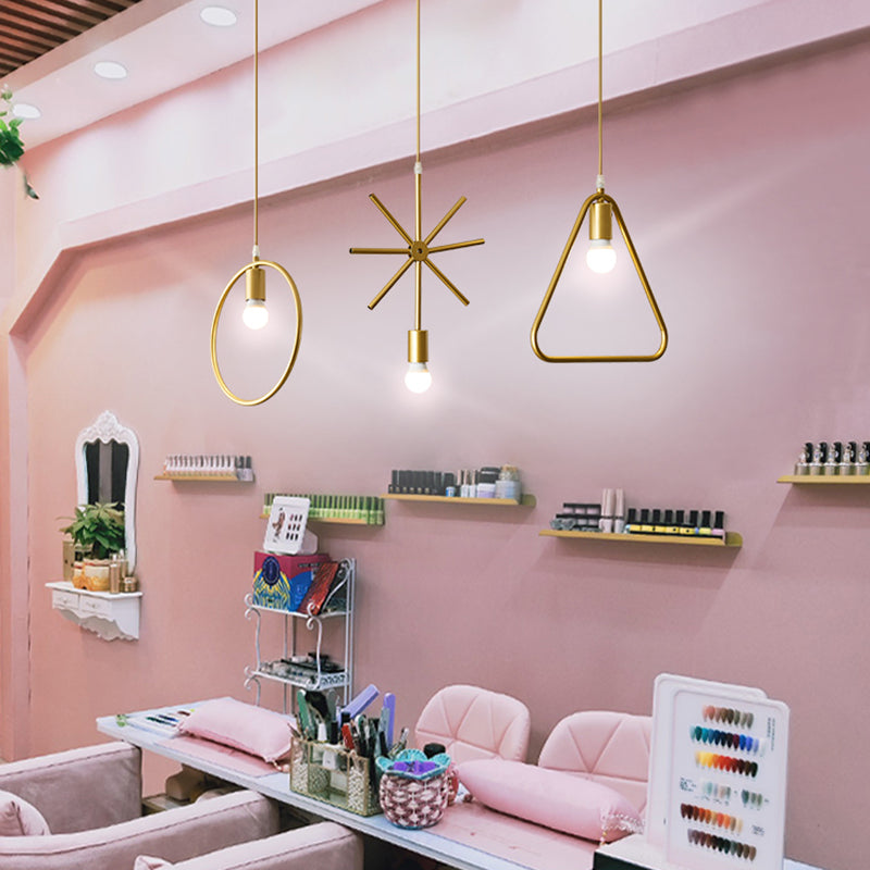 Moderna simple estilo múltiples formas colgantes de hierro 1 colgante de luz en la tienda de ropa dorada para ropa