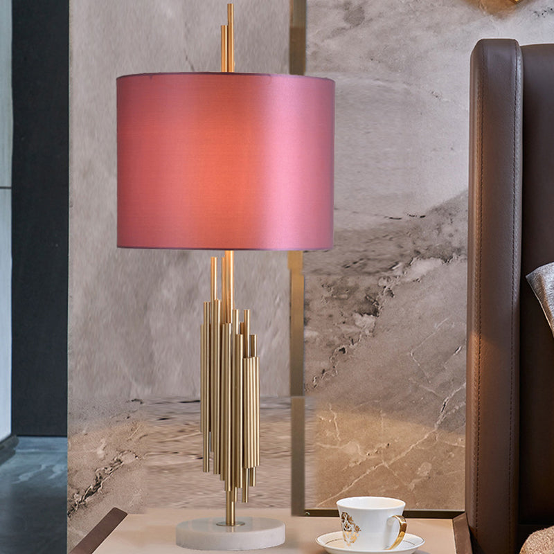 Lampada da comodino con paralume dritto, tessuto modernista, 1 lampadina, lampada da lettura, luce in rosa