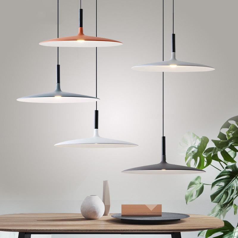 Pendante intérieure minimaliste, éclairage pendentif en métal plat macaron à 1 lumière