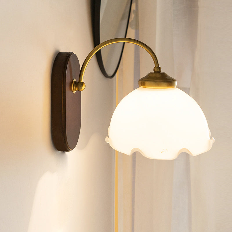 Flower Sconce Light Fixtures Modern 1-Light Brass Wall Mounted Lamp with Grass Shade