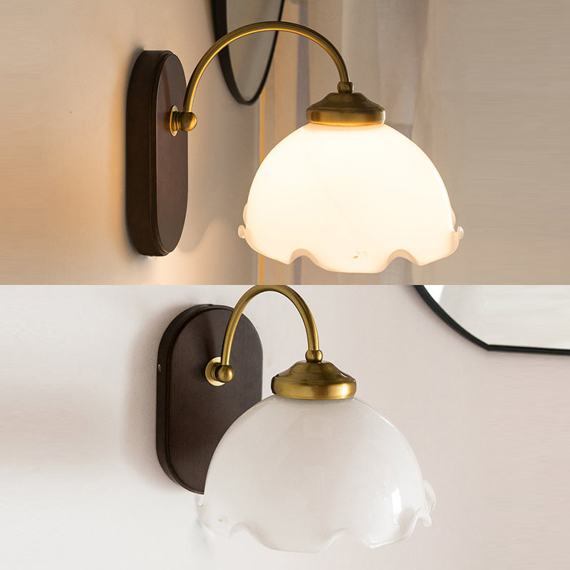 Flower Sconce Light Fixtures Modern 1-Light Brass Wall Mounted Lamp with Grass Shade