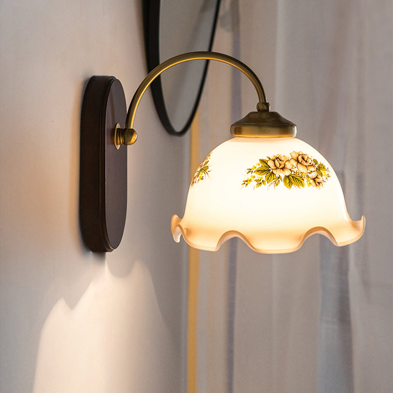 Flower Sconce Light Fixtures Modern 1-Light Brass Wall Mounted Lamp with Grass Shade