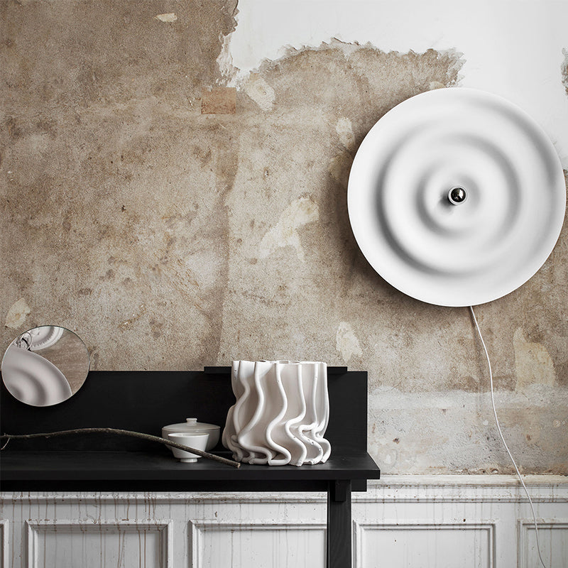 Simplicity Contemporary Wall Sconce Light with Metal Shade for Bedroom